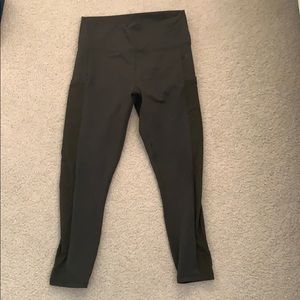 Mila High-Waisted Pocket Capri
